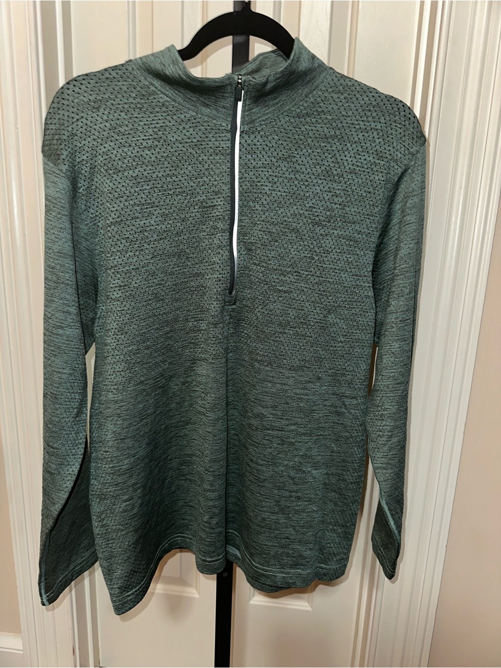 Men’s lululemon athletica Heathered Green Half-Zip long sleeve size medium